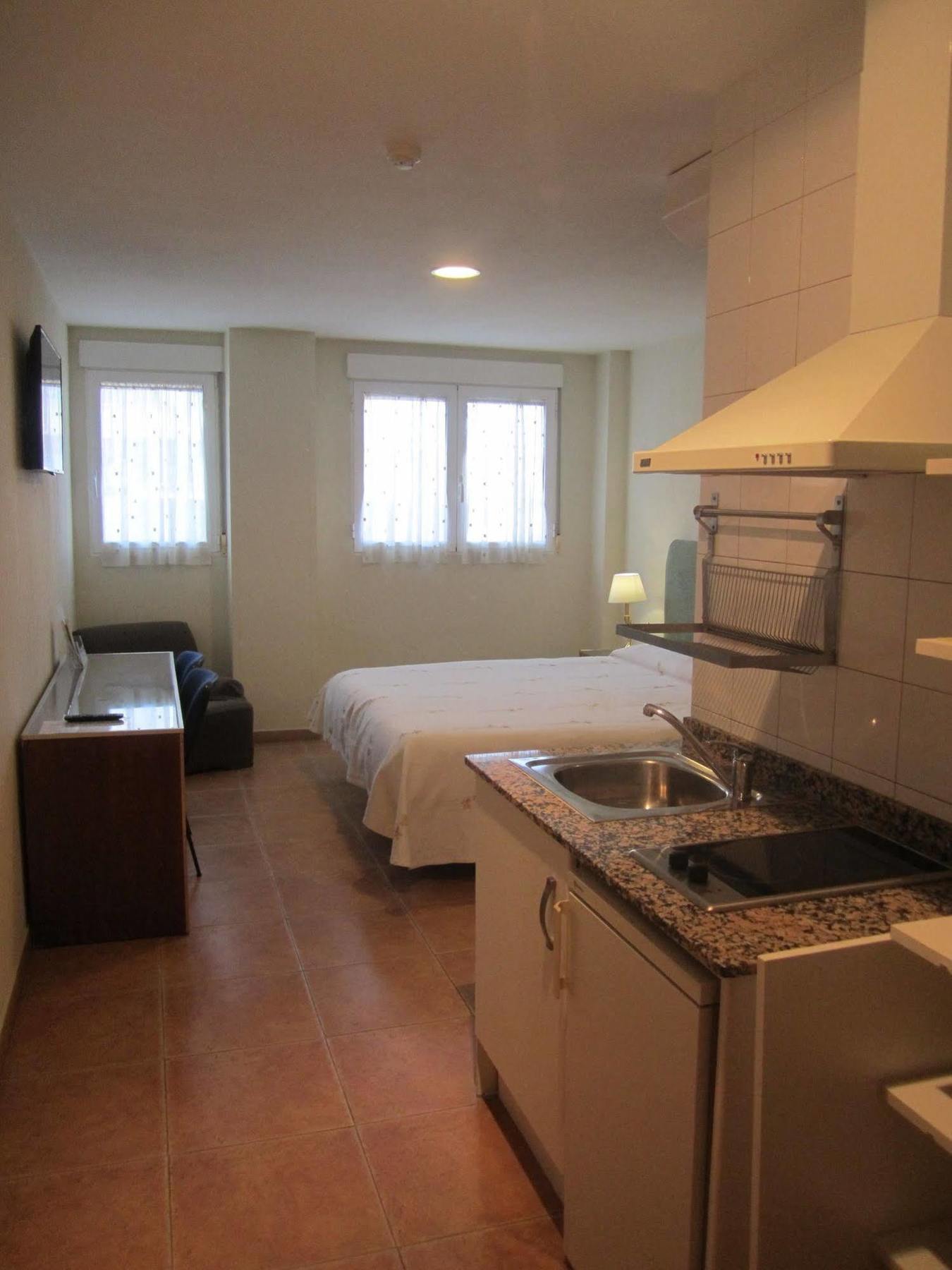 Hostal El Estudio Алманса Екстериор снимка