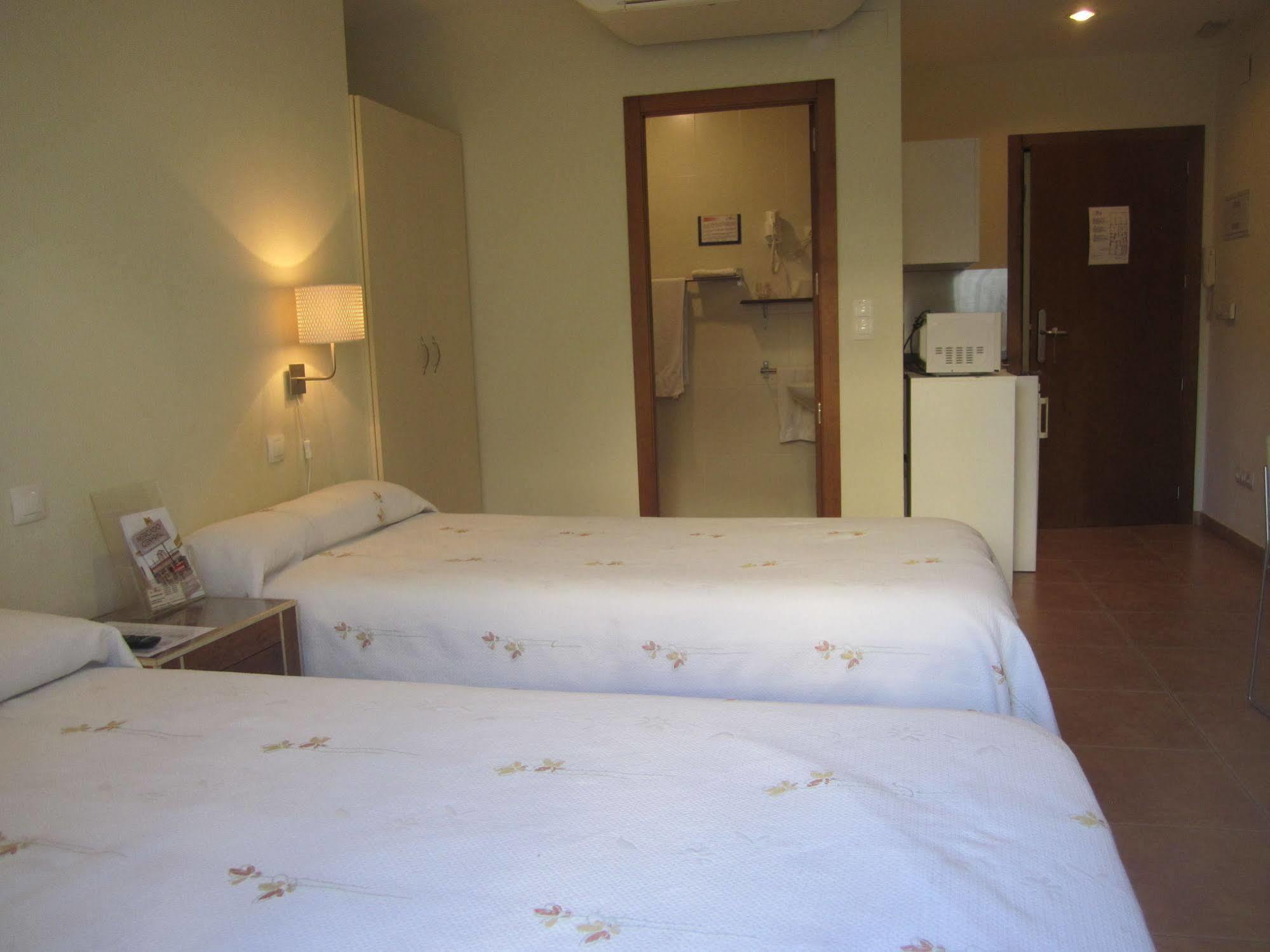 Hostal El Estudio Алманса Екстериор снимка